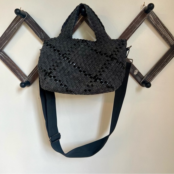 Elegant Black Woven Crossbody Bag - Picture 4 of 9